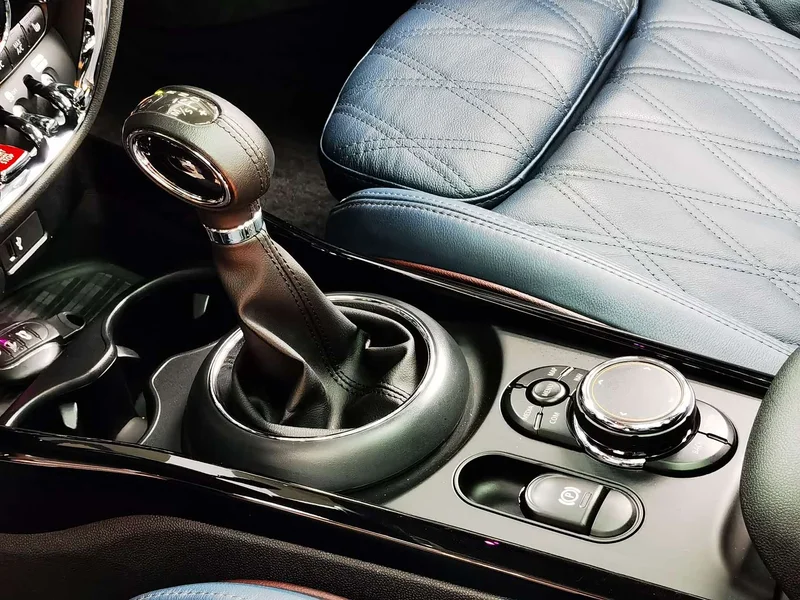 MINI CLUBMAN — фото 12