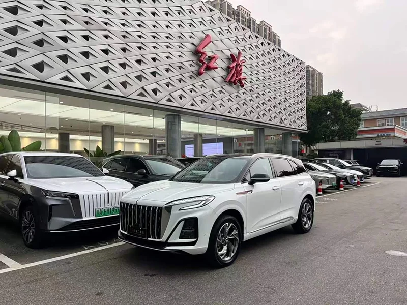 Hongqi HS3 — фото 1