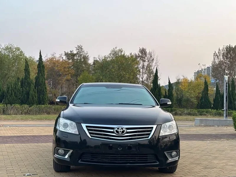 Toyota Camry — фото 2