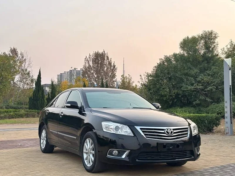Toyota Camry — фото 3
