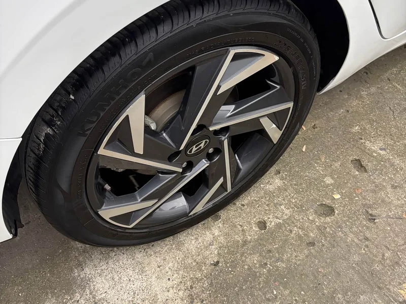 Hyundai Elantra — фото 11