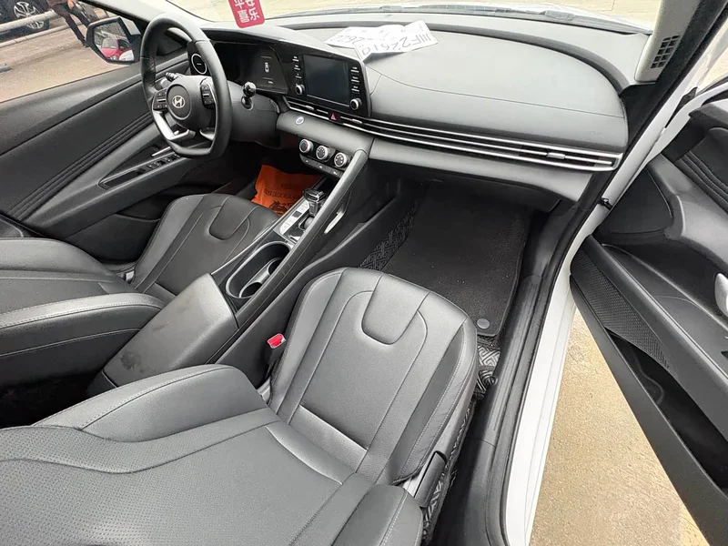 Hyundai Elantra — фото 16