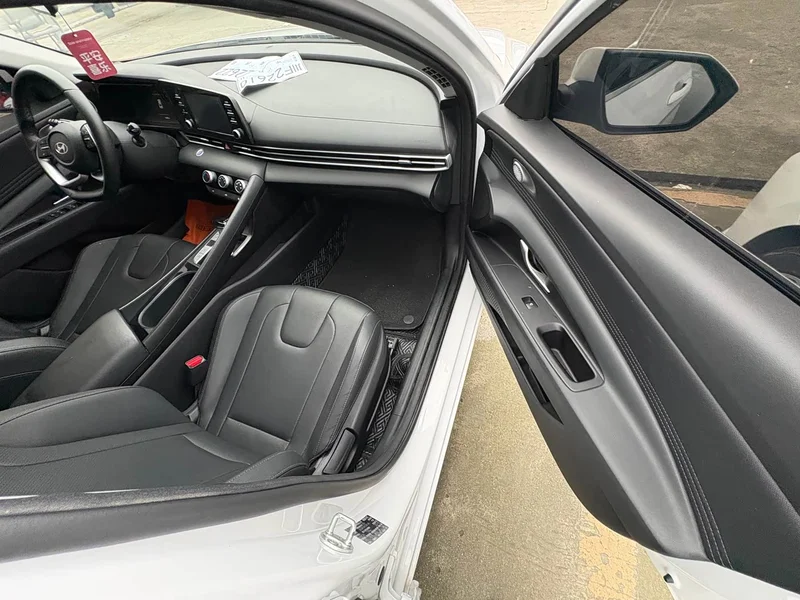 Hyundai Elantra — фото 17
