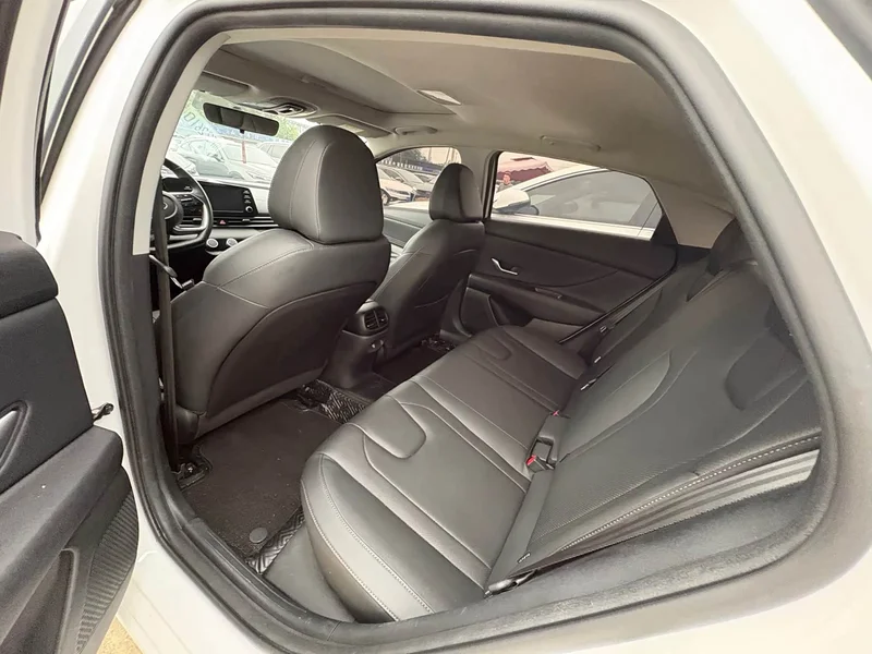 Hyundai Elantra — фото 4