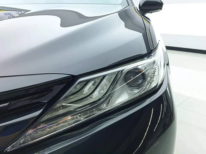 Toyota Camry — фото 5
