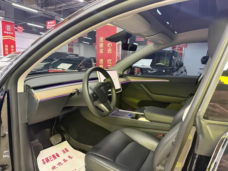 Tesla Model Y — фото 3