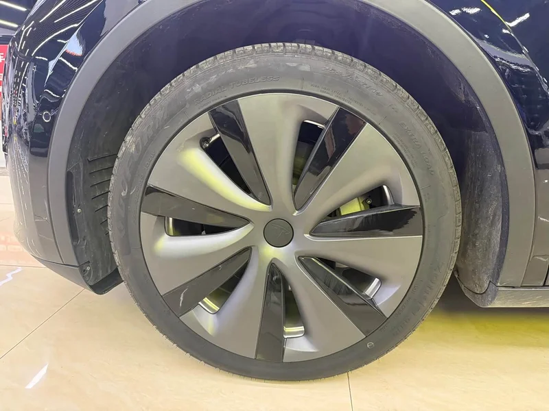 Tesla Model Y — фото 9
