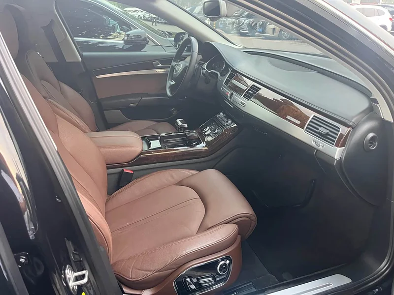 Audi A8 — фото 16