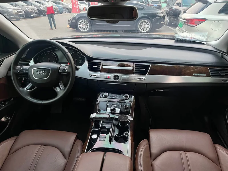 Audi A8 — фото 19