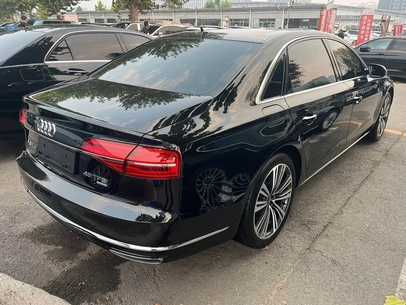 Audi A8 — фото 6