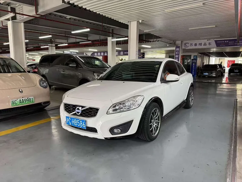 Volvo C30 — фото 1