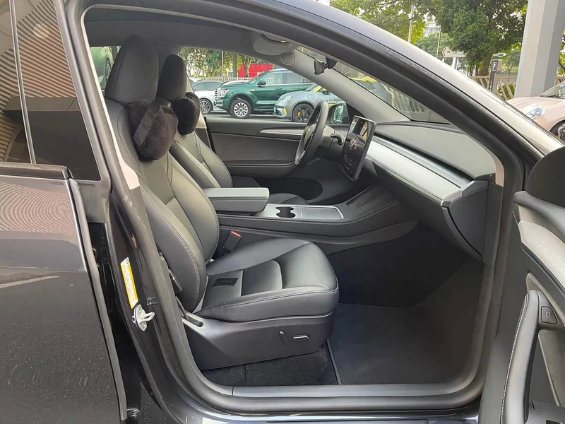 Tesla Model Y — фото 11