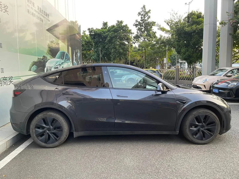 Tesla Model Y — фото 14