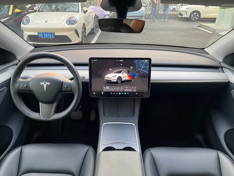 Tesla Model Y — фото 3