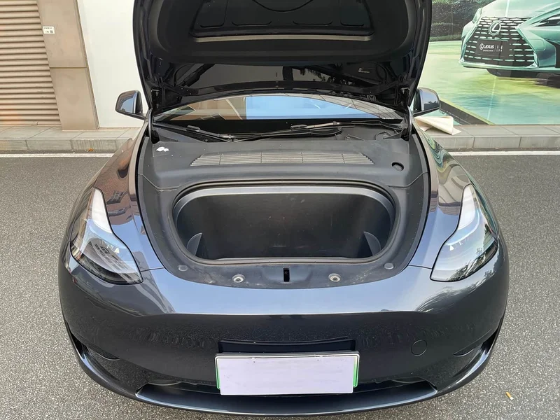 Tesla Model Y — фото 9