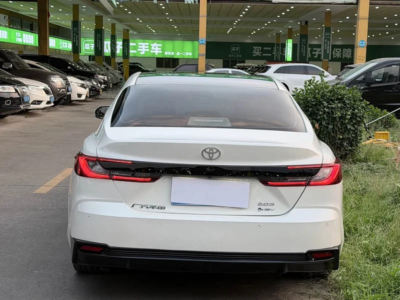 Toyota Camry — фото 16