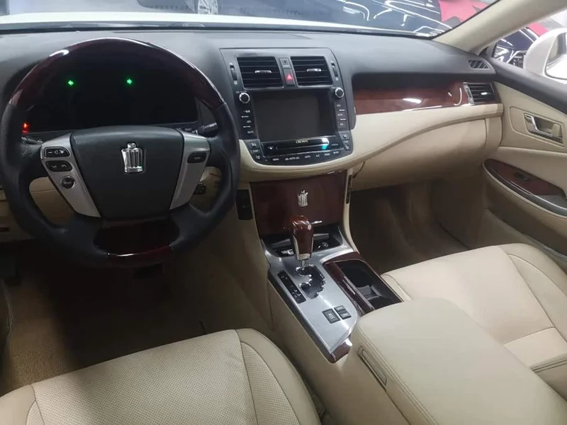 Toyota Crown — фото 12