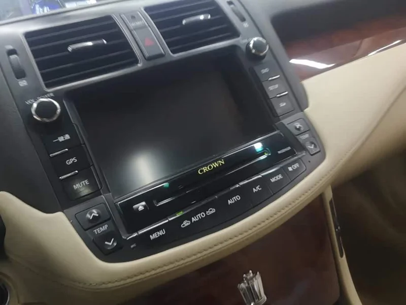 Toyota Crown — фото 13