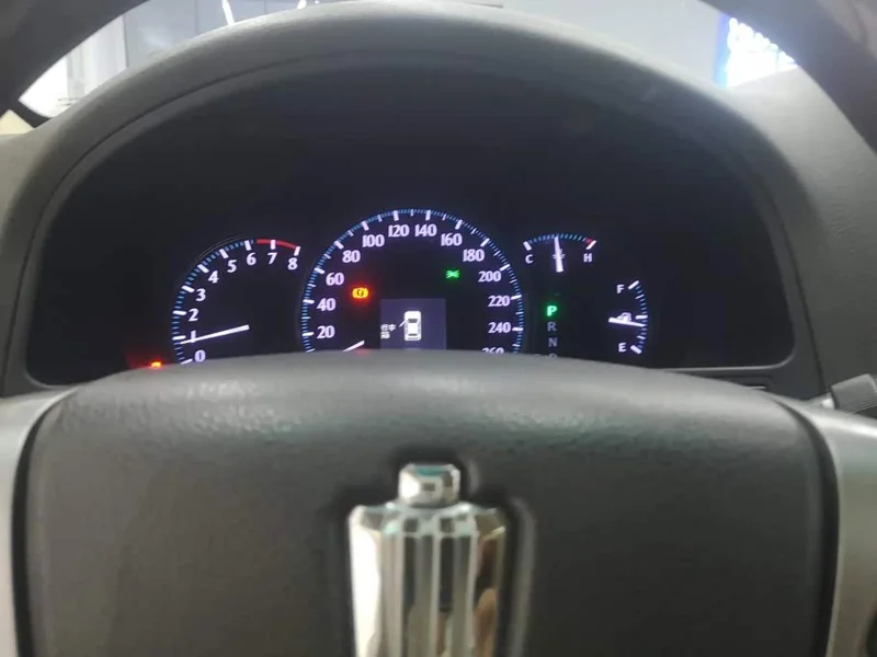 Toyota Crown — фото 14