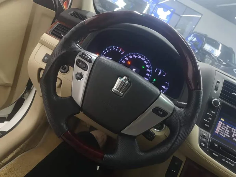 Toyota Crown — фото 15