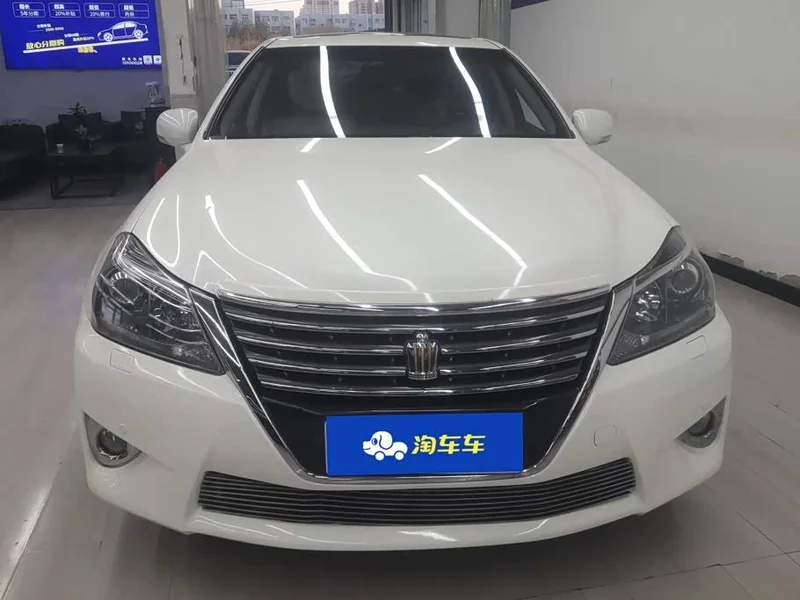 Toyota Crown — фото 2