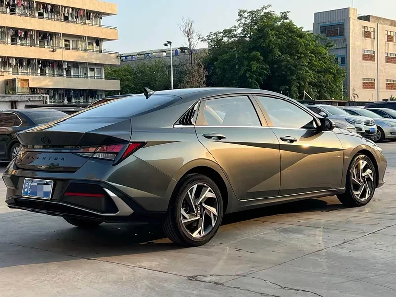 Hyundai Elantra — фото 14