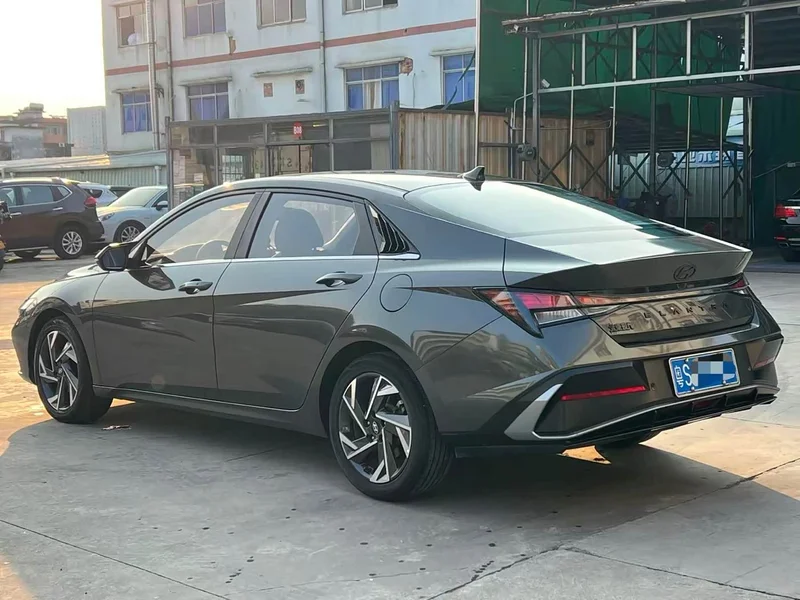 Hyundai Elantra — фото 16