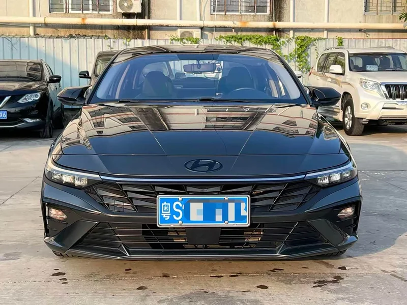 Hyundai Elantra — фото 2