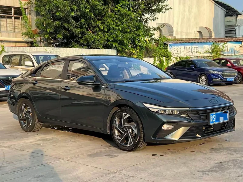 Hyundai Elantra — фото 3