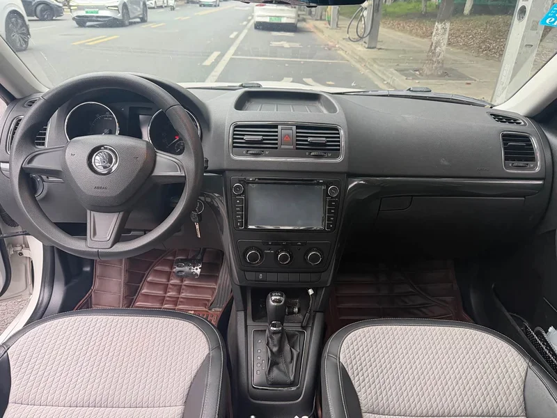 Skoda Yeti — фото 14
