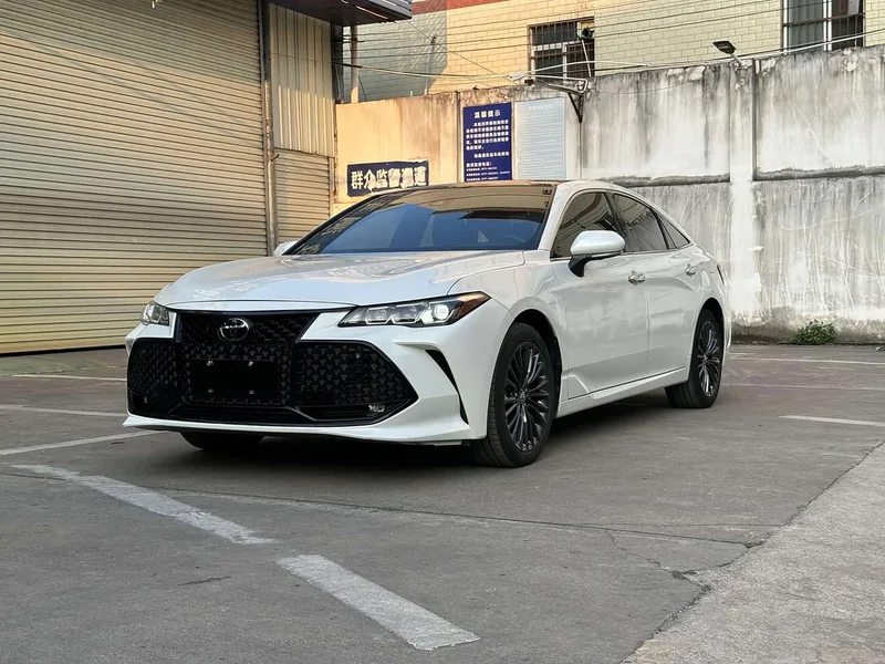 Toyota Avalon — фото 1