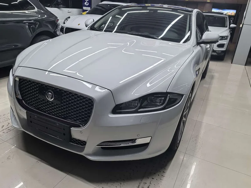 Jaguar XJ — фото 1