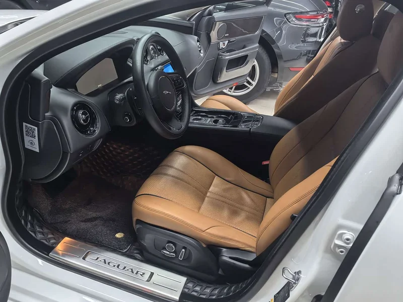 Jaguar XJ — фото 3