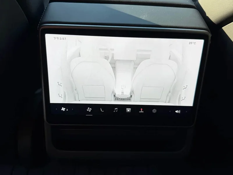 Tesla Model 3 — фото 12