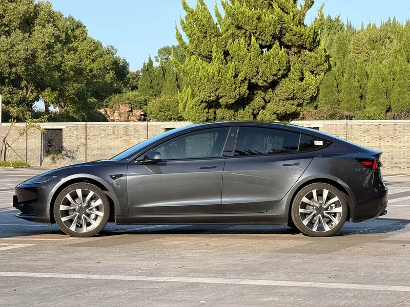 Tesla Model 3 — фото 3