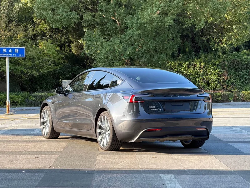 Tesla Model 3 — фото 4