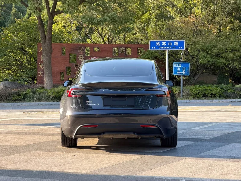 Tesla Model 3 — фото 5