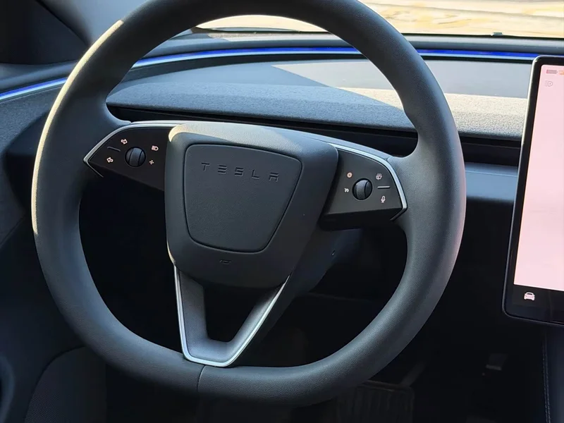 Tesla Model 3 — фото 9