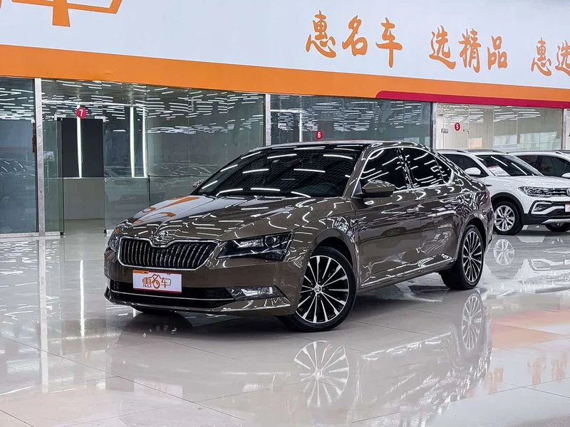 Skoda Superb — фото 1