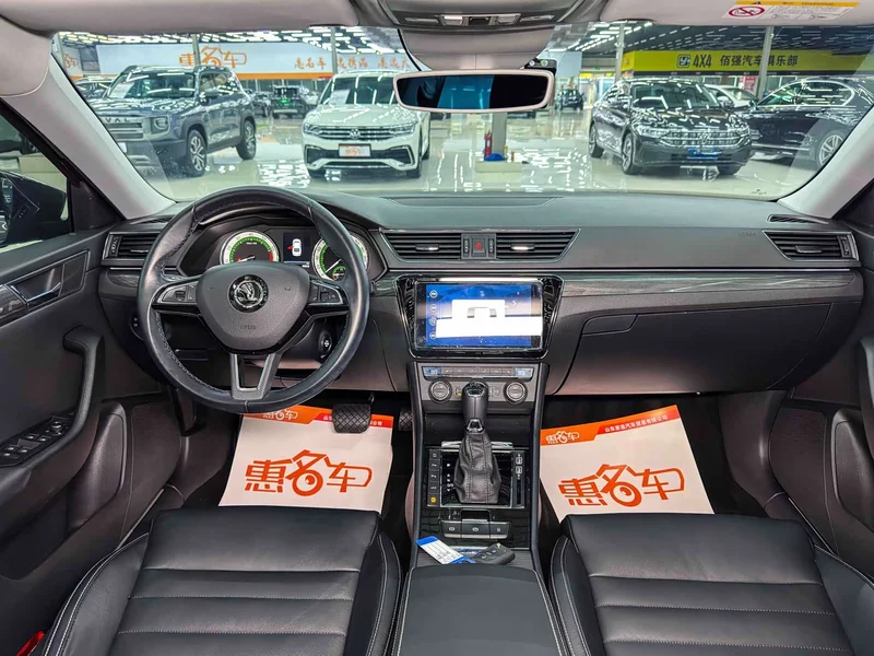 Skoda Superb — фото 11