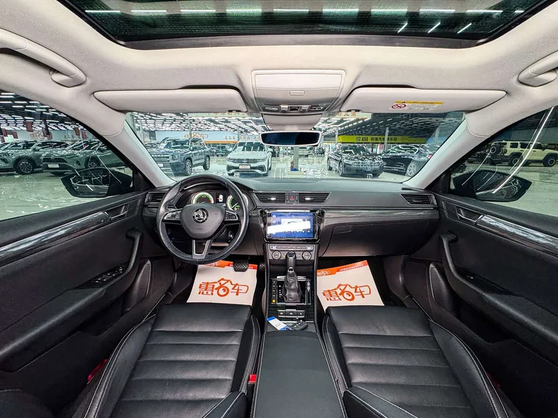 Skoda Superb — фото 12