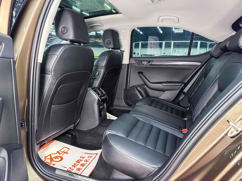 Skoda Superb — фото 15