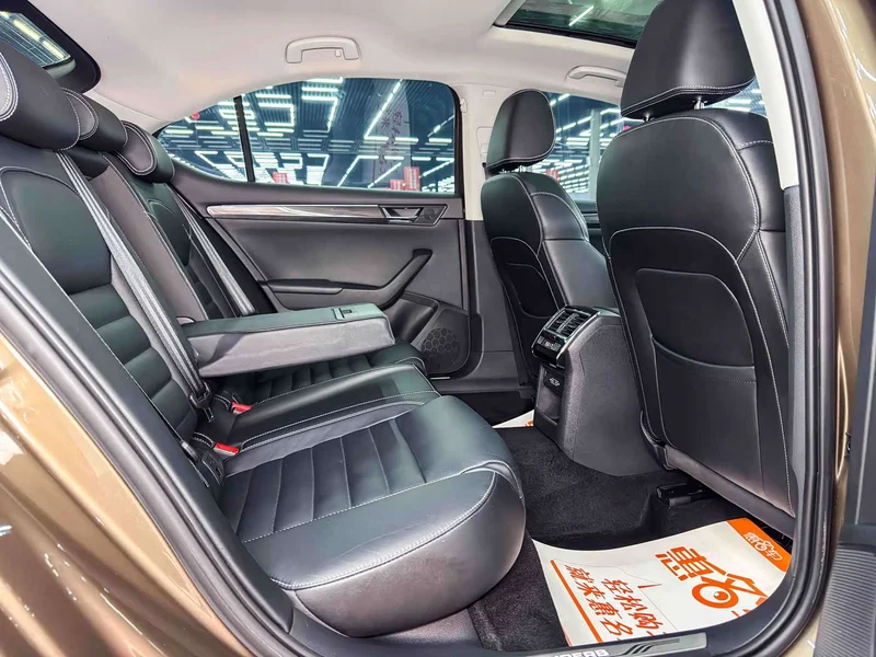 Skoda Superb — фото 18