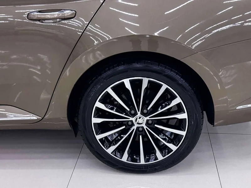 Skoda Superb — фото 20