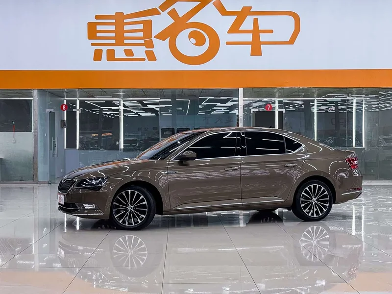 Skoda Superb — фото 2