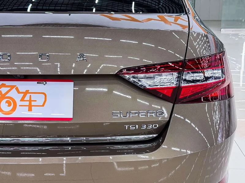 Skoda Superb — фото 21
