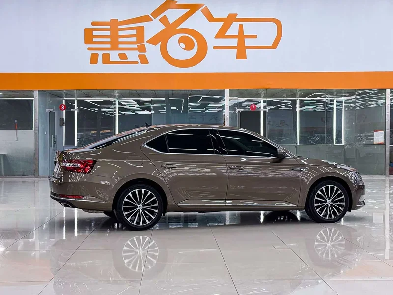 Skoda Superb — фото 23