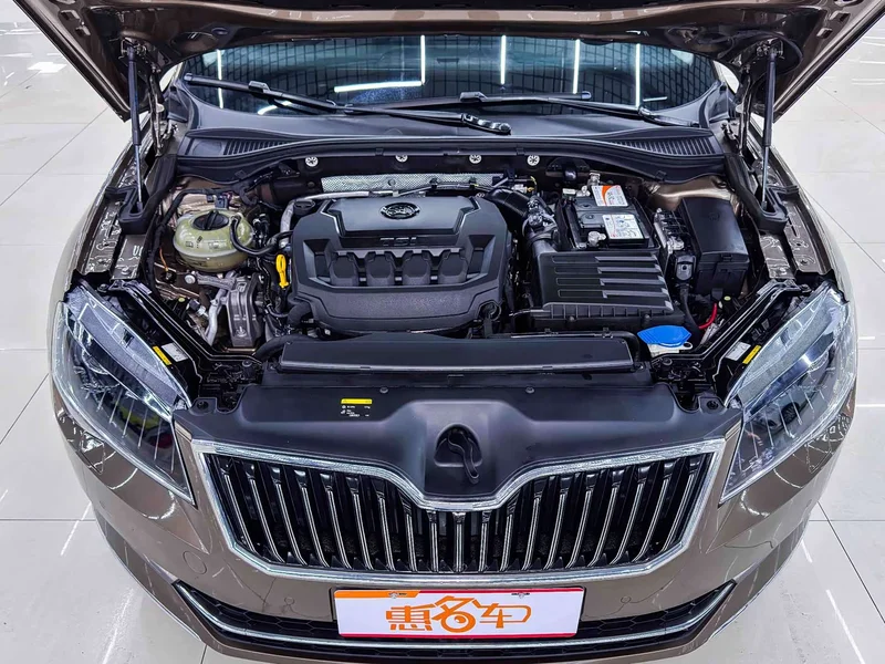 Skoda Superb — фото 4