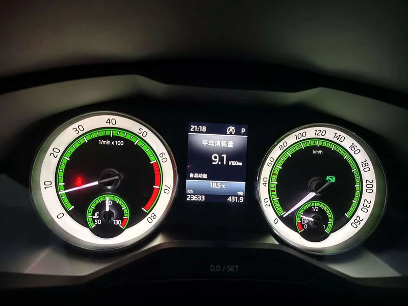 Skoda Superb — фото 8
