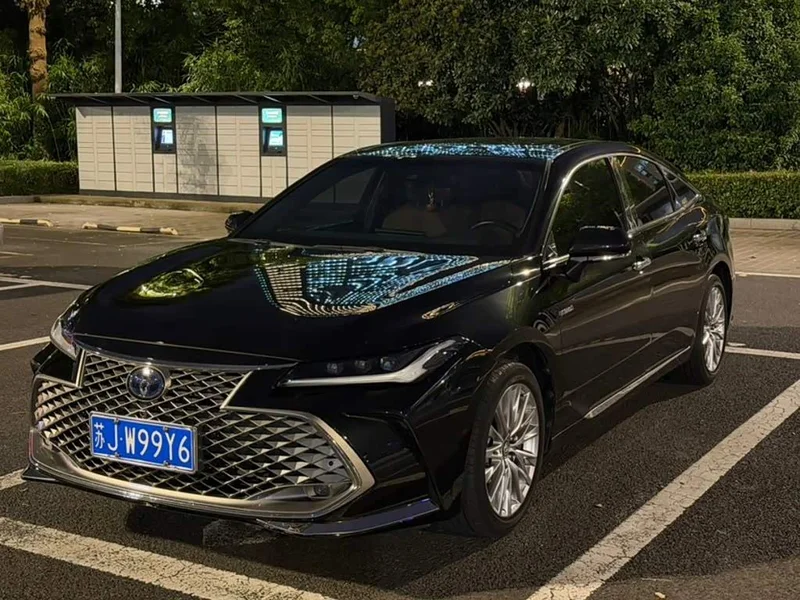 Toyota Avalon — фото 1